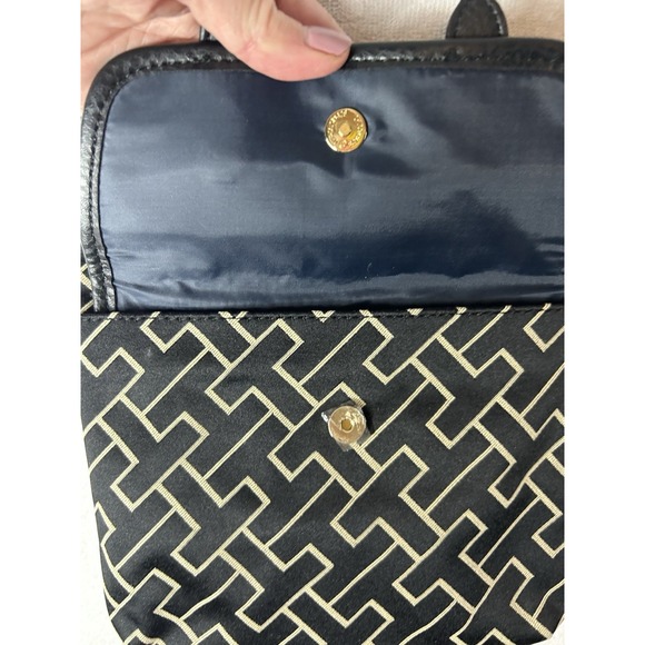 Tommy Hilfiger Women's Black monogram TH logo crossbody bag purse adj. strap - Picture 3 of 5